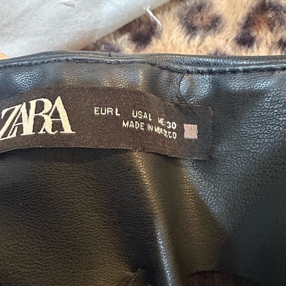 Zara Faux Leather High-Waist Tapered Pants - Black - Picture 4 of 4